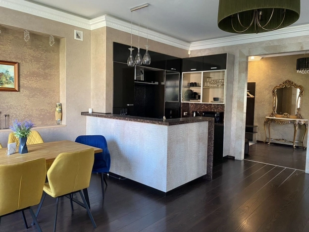 Купить двухкомнатную квартиру на улице Виктора Гакуна в Калининграде. Вариант № 6851087, 0, площадь -  квм, цена 30000000 рублей