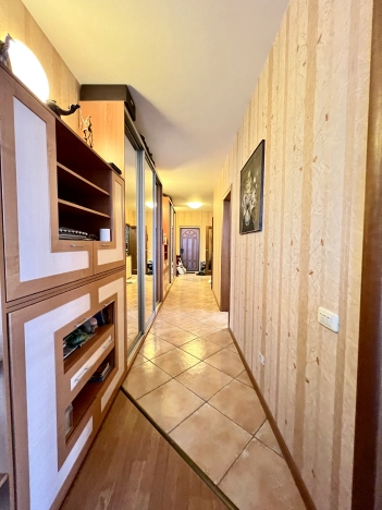 Купить трехкомнатную квартиру в ЮЗАО в Москве. Вариант № 24229, 24, площадь -  квм, цена 33000000 рублей