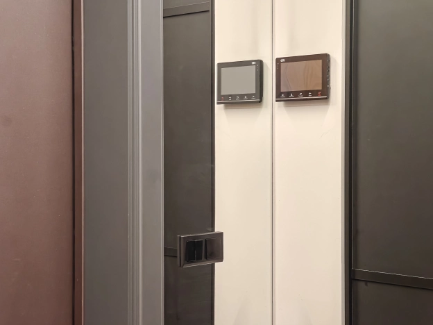 Купить трехкомнатную квартиру в Новосибирской области. Вариант № 7839869, 33, площадь -  квм, цена 30000000 рублей