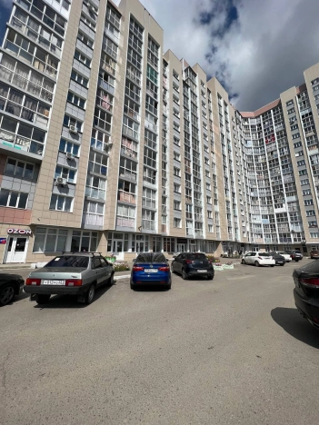 Купить трехкомнатную квартиру в Микрорайоне ВРЗ, Барнаул в Барнауле. Вариант № 2150463, 18, площадь -  квм, цена 5990000 рублей