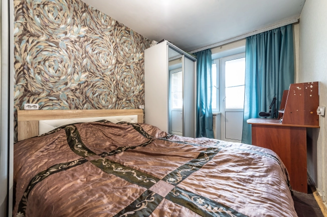 Купить трехкомнатную квартиру у метро Горьковская в Санкт-Петербурге. Вариант № 2064417, 2, площадь -  квм, цена 6500000 рублей