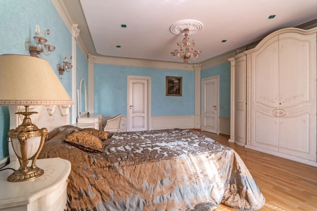 Купить четырехкомнатную квартиру в ЮЗАО в Москве. Вариант № 2442981, 32, площадь -  квм, цена 110000000 рублей