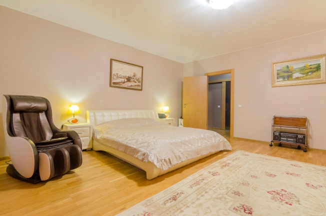 Купить четырехкомнатную квартиру в Вологде. Вариант № 14804, 30, площадь -  квм, цена 33250000 рублей