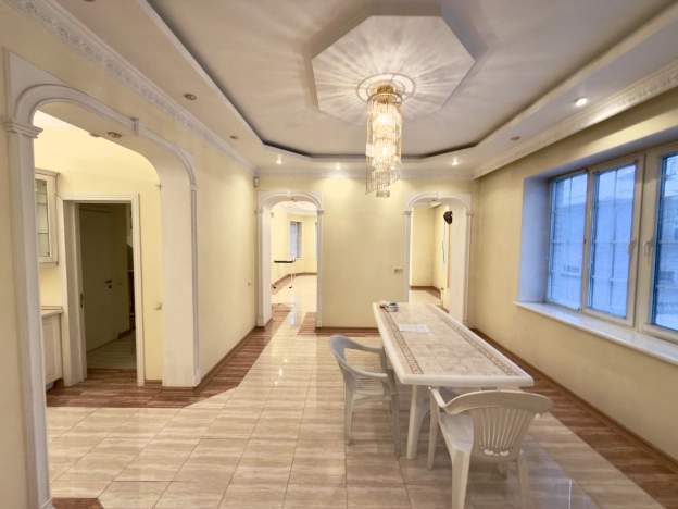 Купить дом в Москве. Вариант № 9958474, 11, площадь -  квм, цена 115000000 рублей