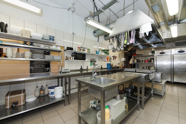 Снять коммерческую недвижимость в Калининграде. Вариант № 10077538, 15, площадь -  квм, цена 148000 рублей