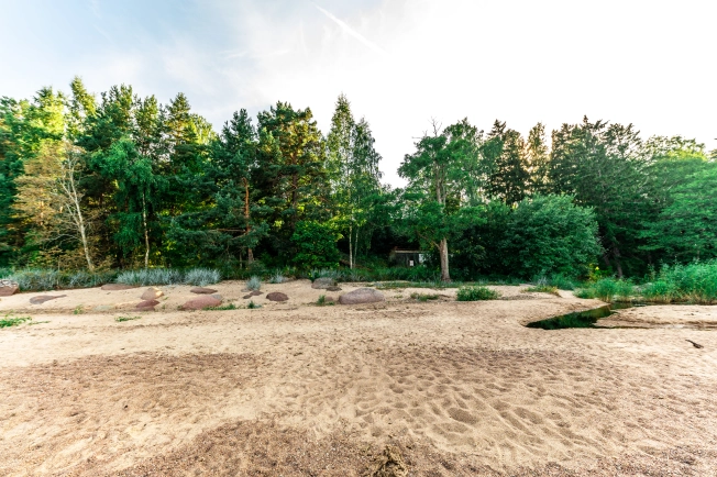 Купить земельный участок на улице Заречный переулок в Ленинградской области. Вариант № 579, 42, площадь - квм, цена 77000000 рублей