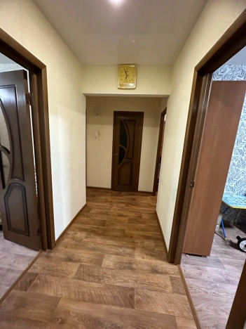 Купить трехкомнатную квартиру на вторичке в Микрорайоне 8-й, Элиста в Элисте. Вариант № 555399, 2, площадь -  квм, цена 5400000 рублей