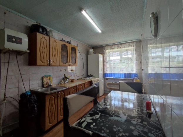 Купить трехкомнатную квартиру на вторичке на улице Центральная в Новосибирской области. Вариант № 32019, 2, площадь -  квм, цена 1500000 рублей