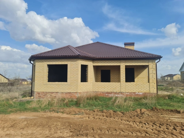 Купить дом на улице переулок Буйнта в Элисте. Вариант № 8541, 0, площадь -  квм, цена 7600000 рублей