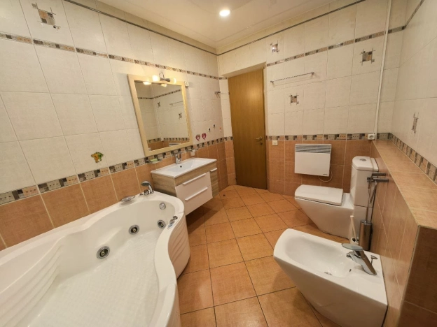 Купить четырехкомнатную квартиру в Ижевске. Вариант № 10271, 7, площадь -  квм, цена 16500000 рублей