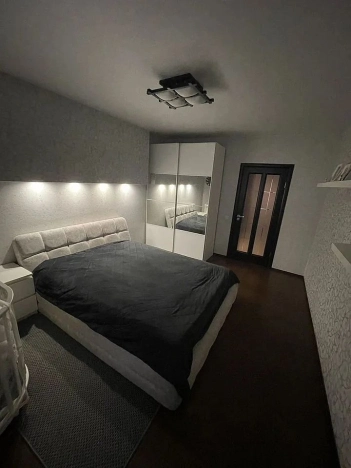 Купить трехкомнатную квартиру в Новосибирске. Вариант № 9191326, 7, площадь -  квм, цена 8700000 рублей