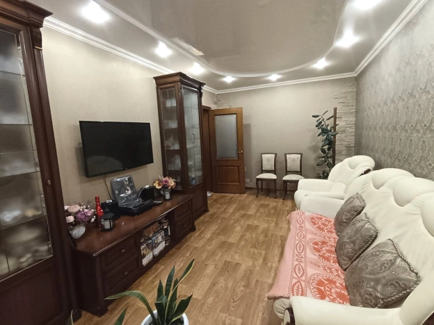 Купить квартиру на улице Есенина в Белгороде. Вариант № 40700, 1, площадь -  квм, цена 7700000 рублей