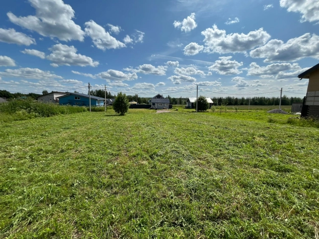 Купить земельный участок на улице Южный склон в Ленинградской области. Вариант № 3703551, 4, площадь -  квм, цена 2400000 рублей