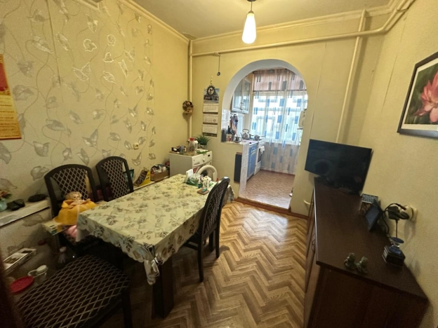 Купить двухкомнатную квартиру на вторичке в Микрорайоне 4-й, Элиста в Элисте. Вариант № 12218, 7, площадь -  квм, цена 4900000 рублей