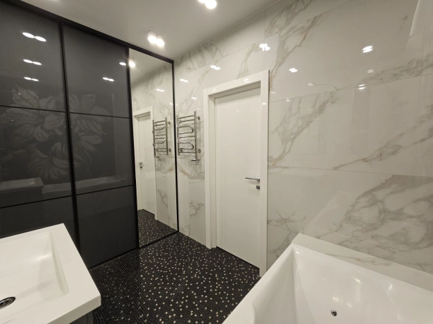 Купить четырехкомнатную квартиру в Новосибирской области. Вариант № 5795554, 3, площадь -  квм, цена 33319000 рублей