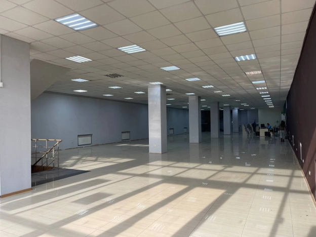 Снять коммерческую недвижимость в Ростове-на-Дону. Вариант № 10355370, 3, площадь -  квм, цена 500000 рублей